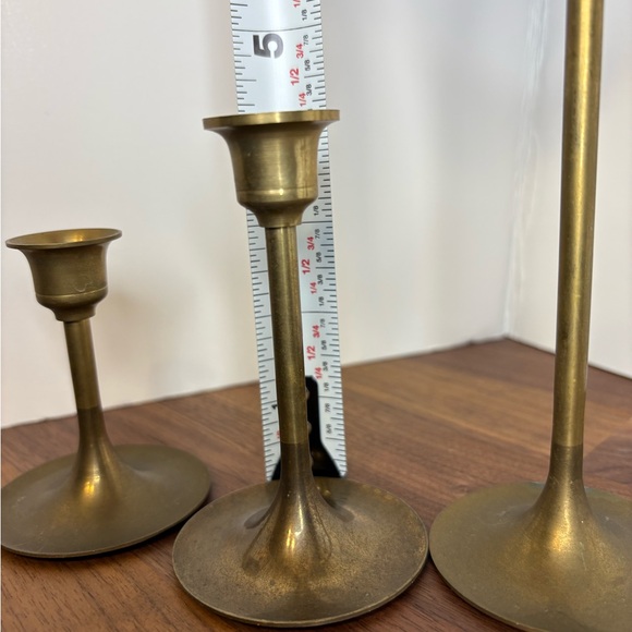 Set Of 4 Vintage Graduated Brass Thin Stemmed Candlestick Holders - Picture 12 of 13